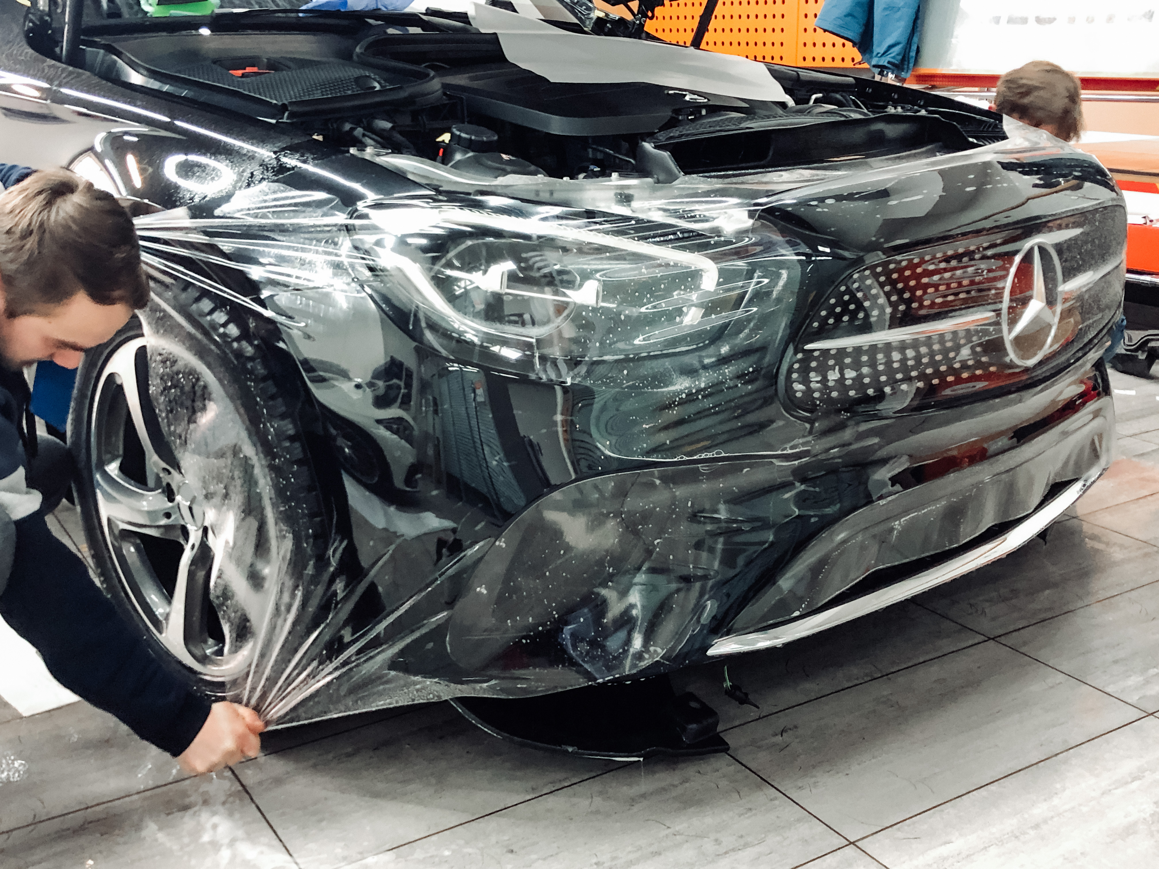 Оклейка авто пленкой в Москве