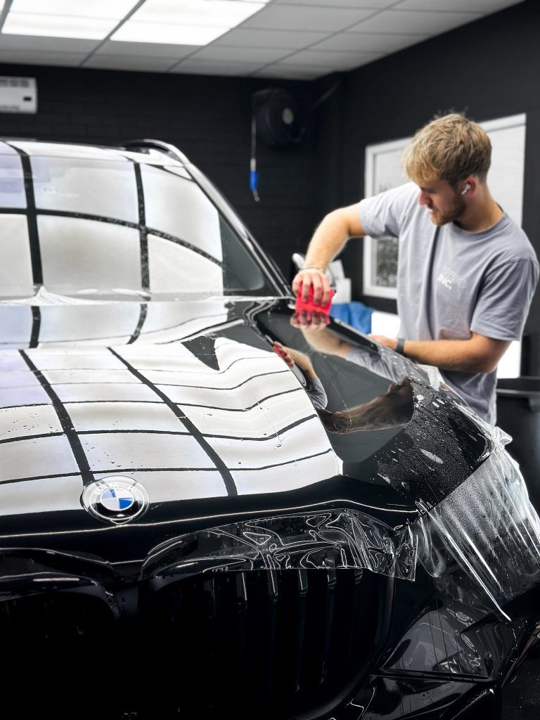 Оклейка авто пленкой в Москве